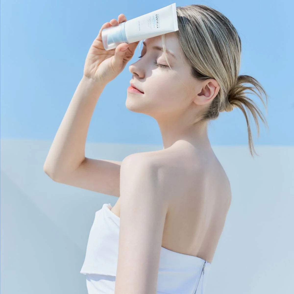 SKIN 1004: Hyalu-Cica Water-Fit Sun Serum SPF50+ PA++++ Sumin K Beauty Panama