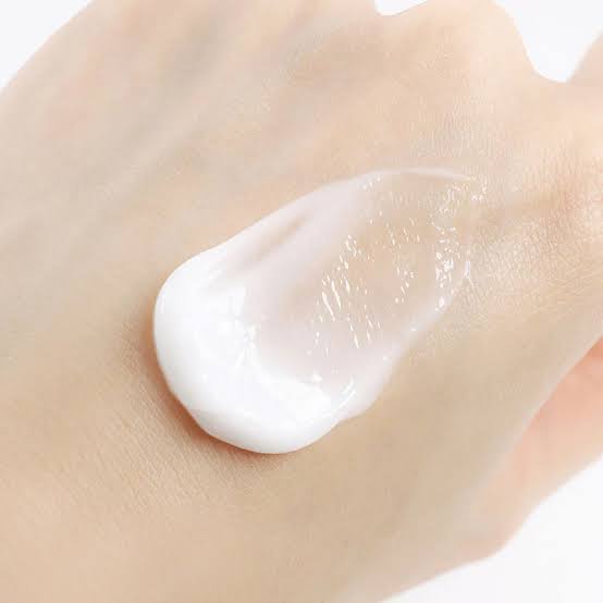 Round Lab: 1025 Dokdo Light Cream